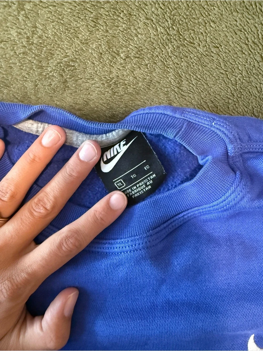 Nike Men's Blue-Purple Crewneck Sweatshirt